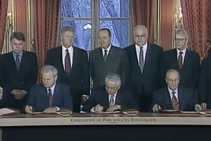 Prije 27 godina je potpisan Dejtonski mirovni sporazum: Kraj rata i oblačenje luđačke košulje