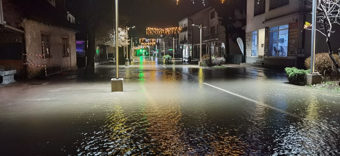 Poplave u Sanskom Mostu: Noćas se oglasile sirene za uzbunu, brojna naselja pod vodom