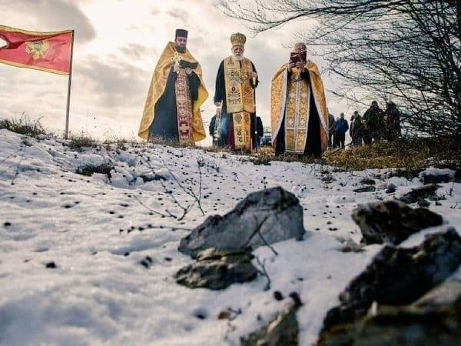 NEVJEROVATNA PRIČA IZ CRNE GORE: Bošnjaci poklonili zemlju Crnogorskoj pravoslavnoj crkvi, vladika Mihailo na istoj obećao izgradnju džamije NEVJEROVATNA PRIČA IZ CRNE GORE: Bošnjaci poklonili zemlju Crnogorskoj pravoslavnoj crkvi, vladika Mihailo na istoj obećao izgradnju džamije