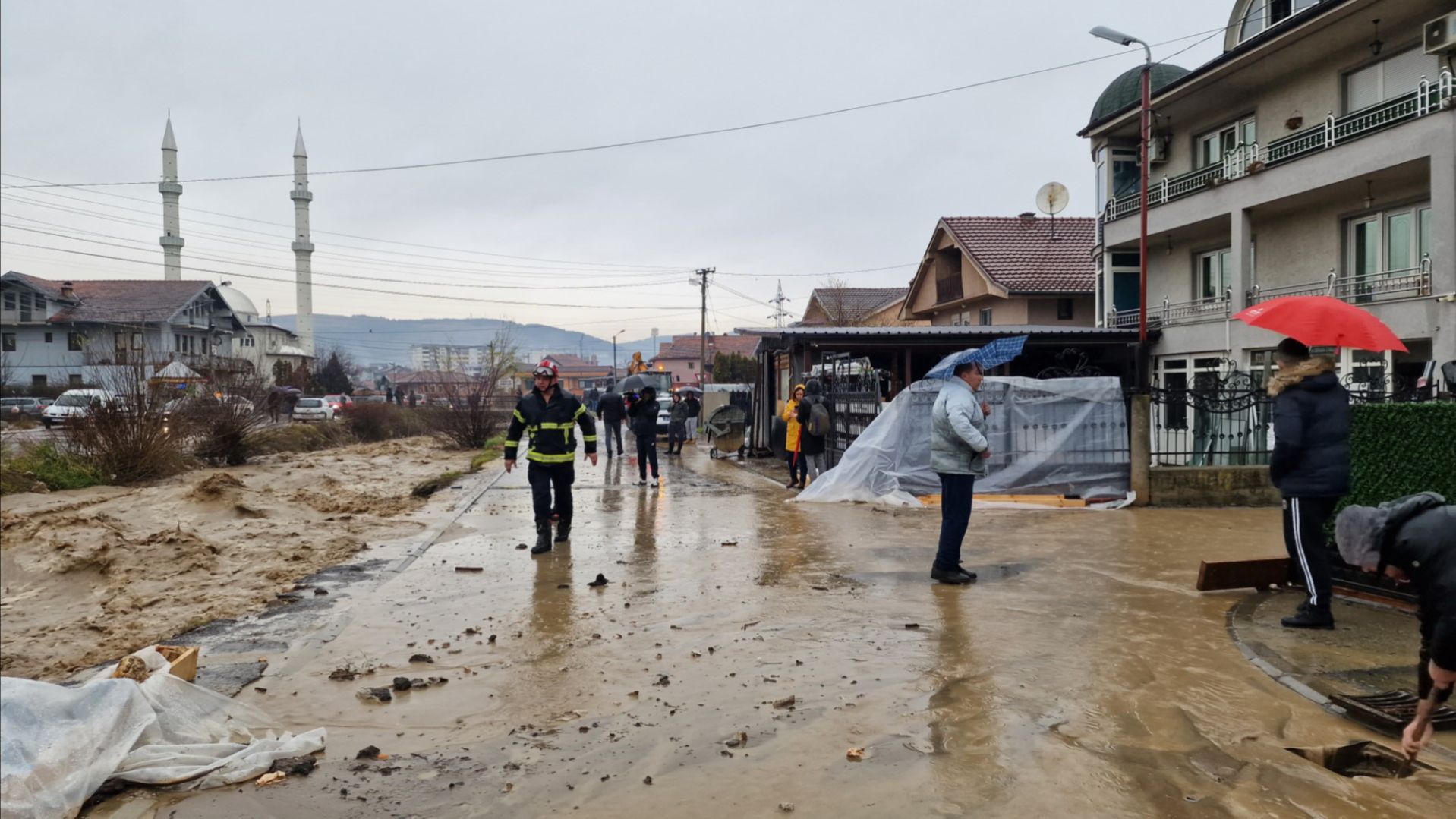 Velika drama u Novom Pazaru: Otac i sin skočili u rijeku da spase komšiju, dvojicu odnijela bujica