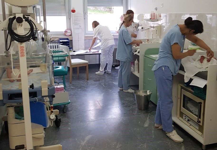 U Kantonalnoj bolnici Zenica rođeno sedam, na UKC Tuzla osam beba