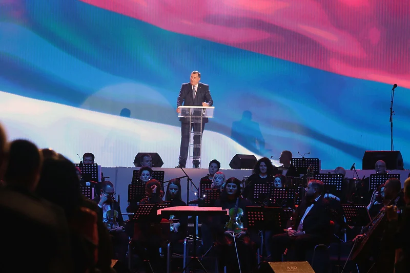 U Banjoj Luci svečana akademija povodom "Dana RS-a", gromoglasan aplauz zbog ordena Putinu U Banjoj Luci svečana akademija povodom "Dana RS-a", gromoglasan aplauz zbog ordena Putinu