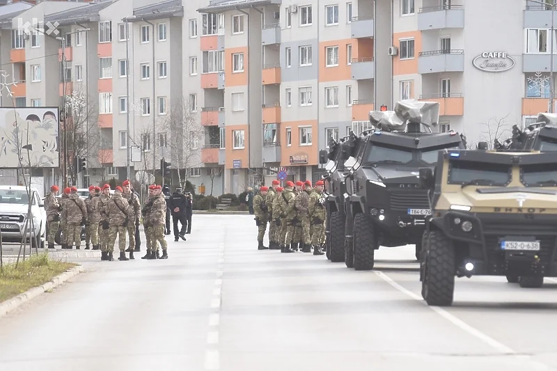 Vlast RS-a na ulice za paradiranje izvukla oklopna vozila, u defileu učestvuje 2.500 policajaca