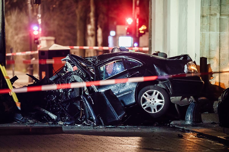 "Mercedesom" se zabio u najpoznatiji berlinski spomenik, poginuo na mjestu nesreće