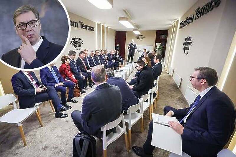Vučić ima "objašnjenje" zašto je sjedio sam u Davosu: Molili su me da sjednem u prvi red, nisam htio