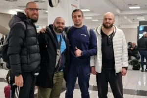 Četvorica Sarajlija na letu iz Džede za Budimpeštu savladali putnika koji je pravio probleme u avionu
