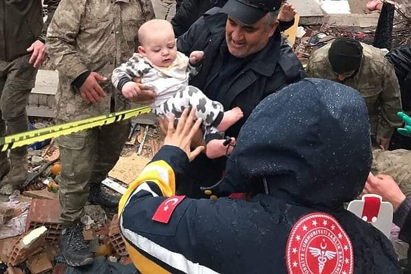 Za 24 sata građani BiH donirali oko 500 hiljada KM za pomoć Turskoj i Siriji