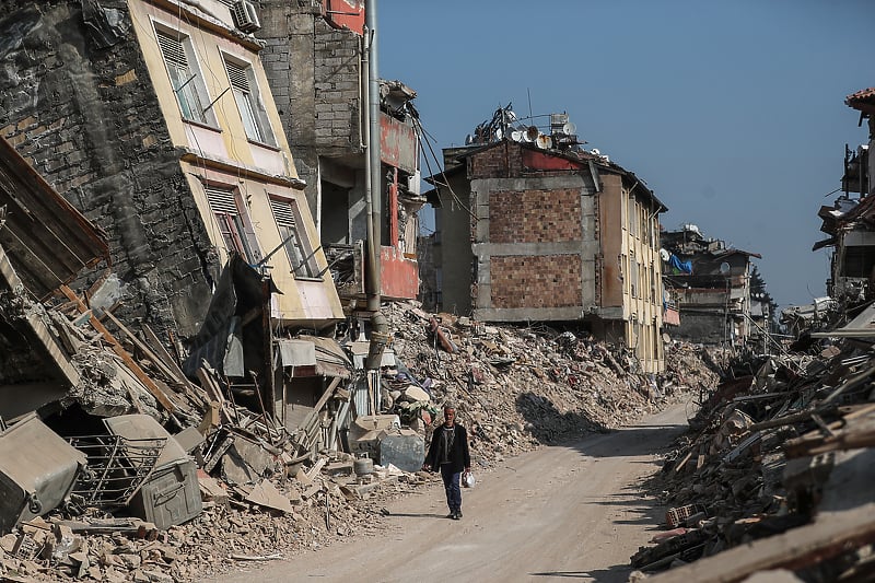 U Turskoj uhapšeno više od 180 osoba zbog urušavanja zgrada tokom zemljotresa, među njima i gradonačelnik