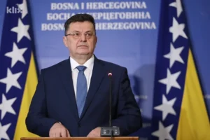 Tegeltija u Parlamentu BiH pravdao povećanje plata političarima: To je samo 90 osoba i 500.000 KM