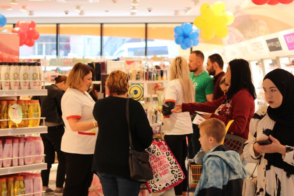 FOTO: Otvorenje tržnog centra Mega Mall