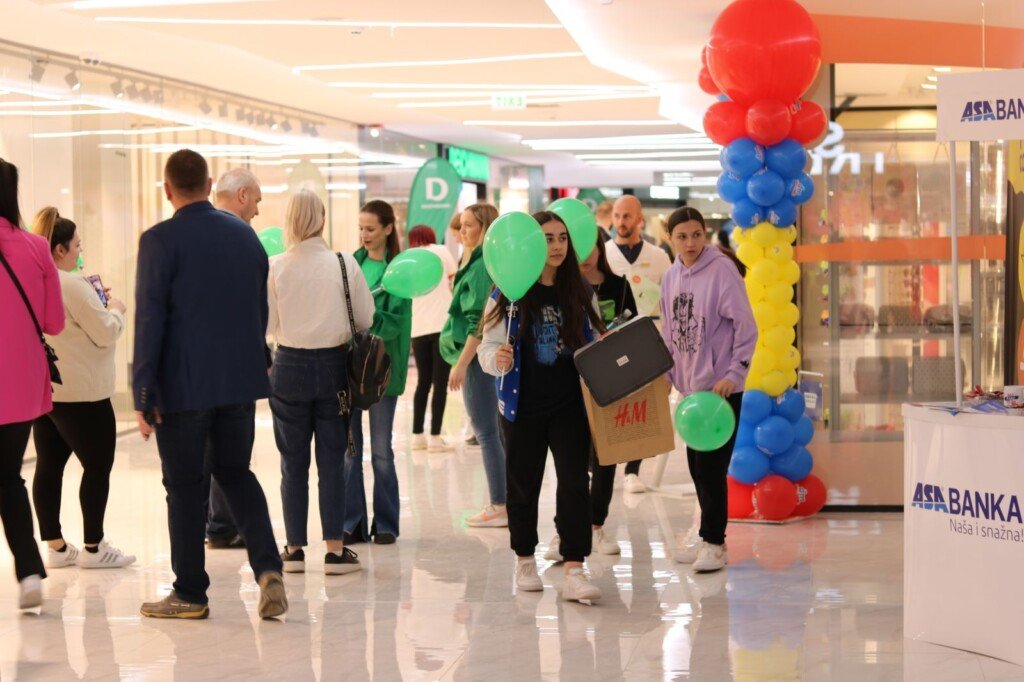 FOTO: Otvorenje tržnog centra Mega Mall