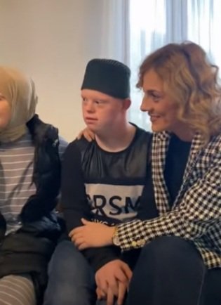 Suze i sreća: Dječaku Eminu uplaćen odlazak na Umru (VIDEO)