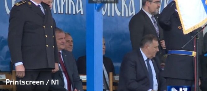 Dodik i političari RS bojkotovali himnu BiH, sjedili dok se intonirala