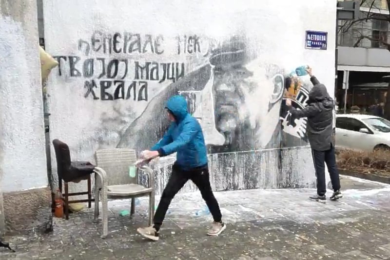 Nakon masovnih pucnjava u Srbiji ponovo krenulo brisanje murala zločincu Mladiću u Beogradu