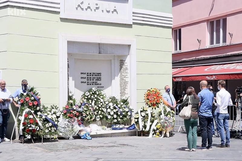 Prije 28 godina ubijena je tuzlanska mladost: Dan suza i sjećanja na 71 ugašeni život
