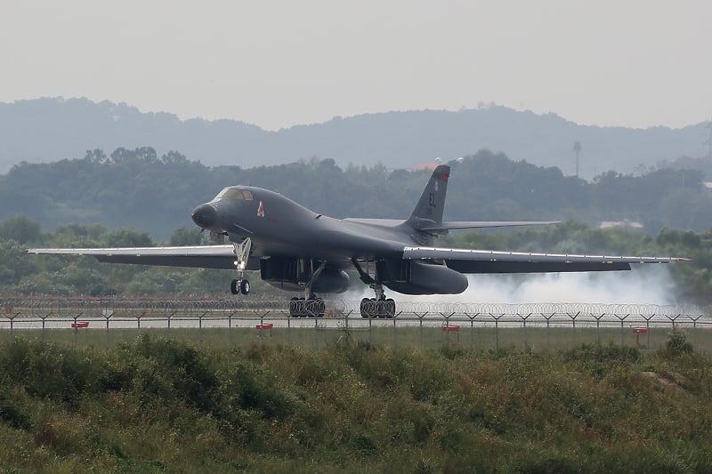 Danas iznad BiH niski prelet dva američka bombardera