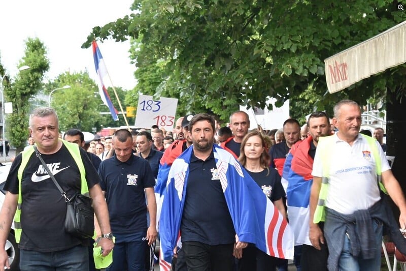 Gradonačelnik Bijeljine pješke stigao u Banju Luku: Deset dana hoda za ozdravljenje RS-a