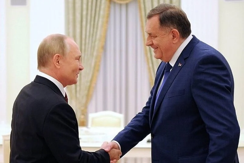 Ja tebi vojvodo, ti meni serdare": Putin Dodika odlikovao ordenom Aleksandra Nevskog