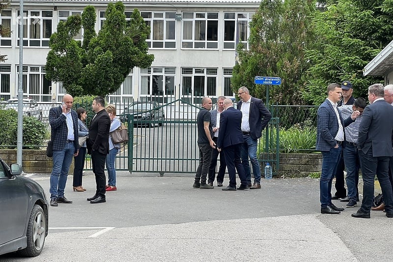 Kako je dječak iz Lukavca danima hodao s pištoljem: Da imaju morala nesposobni bi već podnijeli ostavke