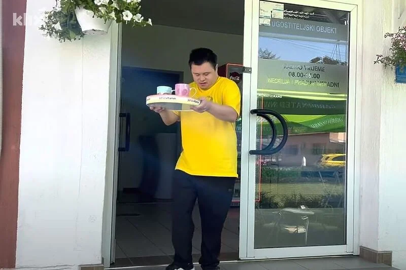 Kafić u Tuzli u kojem rade osobe s Downovim sindromom blizu zatvaranja jer nema gostiju