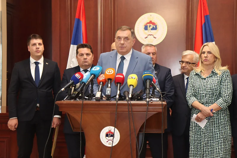 Dodik dao Ustavnom sudu BiH ultimatum da povuče jučerašnju odluku, u suprotnom spremljen niz mjera