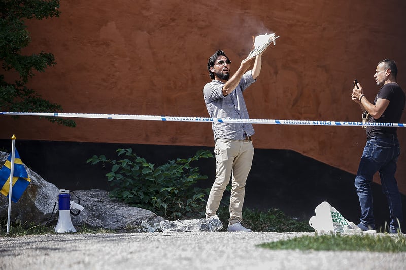 U Švedskoj ponovo zapaljen Kur'an, organizator dobio odobrenje policije