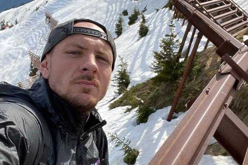 Srebreničanin odlučio da se popne na najviši evropski vrh i sa zastavom postavi i srebrenički cvijet