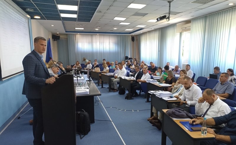 Nakon pokušaja ubistva nastavnika u Lukavcu: S novom školskom godinom tri ključne promjene u školama u TK