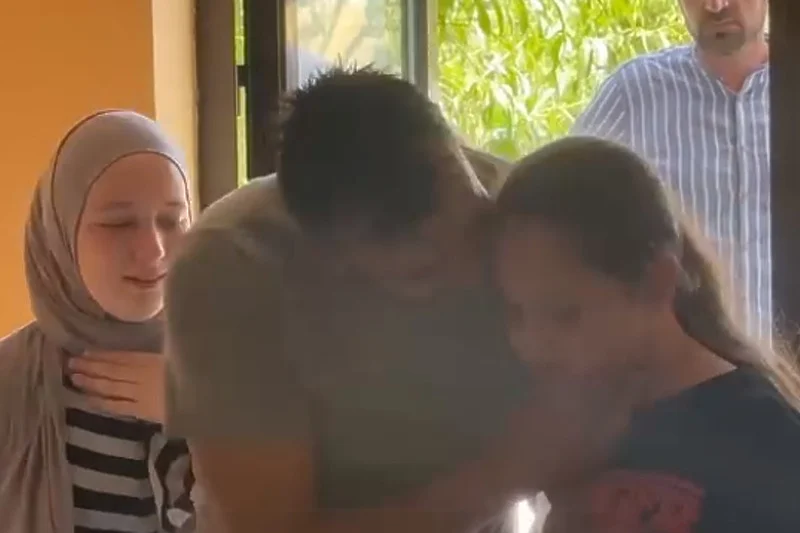 Uhapšeni povratnik Mirsad Omerović pušten iz pritvora, pogledajte video njegovog dolaska kući