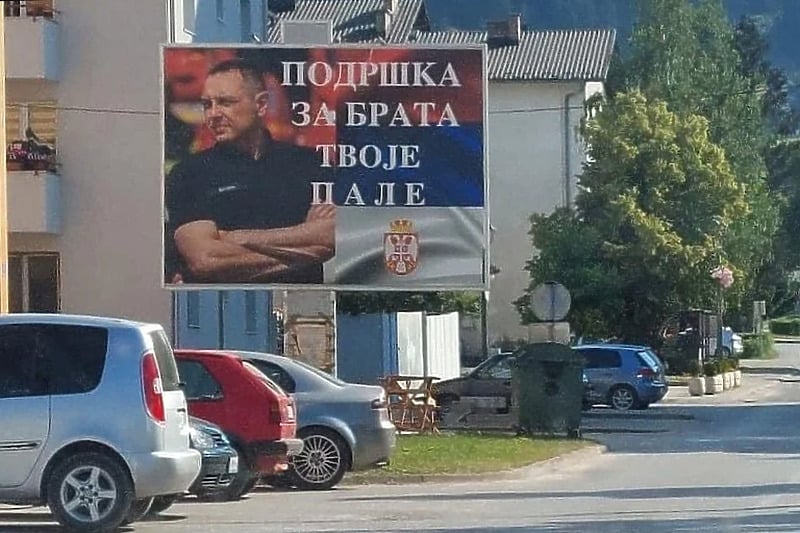 Na Palama i Ravnoj Romaniji postavljeni bilbordi podrške Aleksandru Vulinu