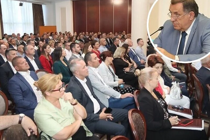 Dodik okupio predstavnike javnih institucija i preduzeća u RS-u: Sakuplja podršku za svoju politiku