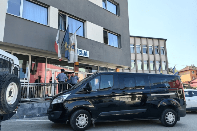 Sud odredio pritvor za 15 uhapšenih policajaca iz bh.grada, jednom mjere zabrane