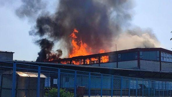 Veliki požar u Banjoj Luci: Gori tvornica papira