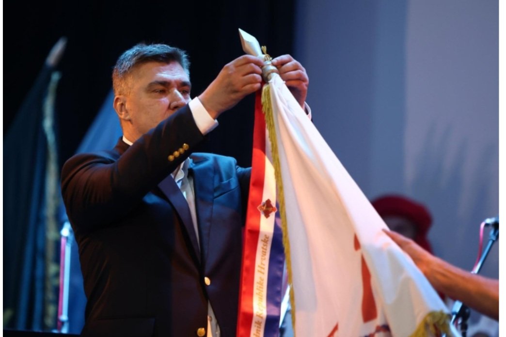Komšić: “Od Milanovića me ne bi iznenadilo da odlikuje Karadžića i Mladića”