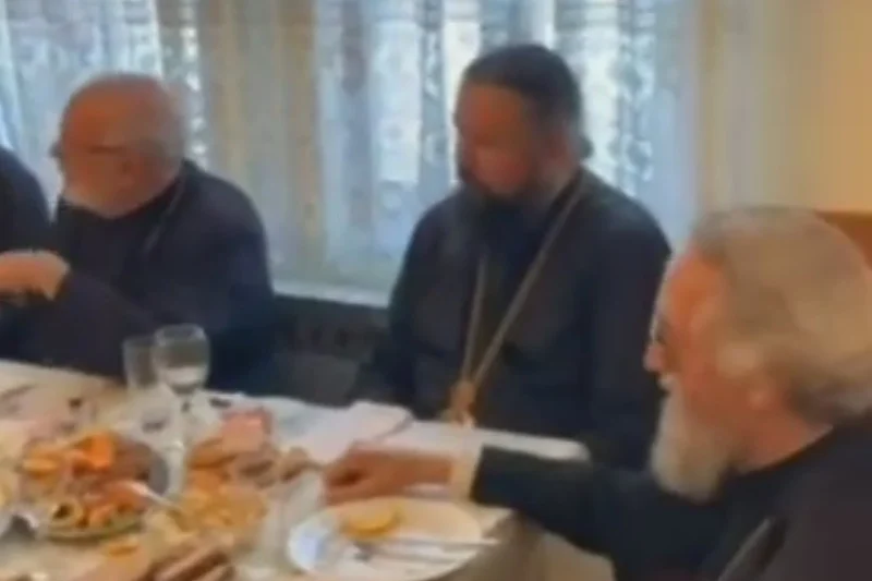 Vladika Jefrem i svećenici pjevali odu u čast Dodiku, Vukanović ljutito reagovao