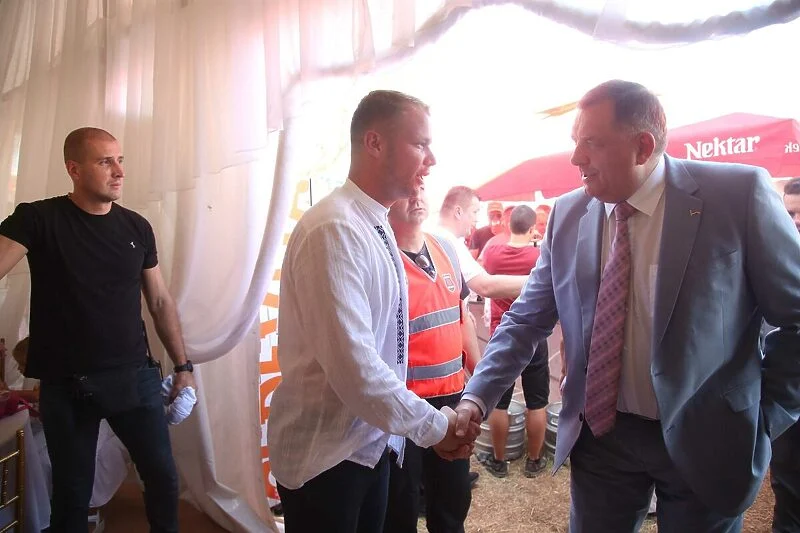Dodika na Kočićevom zboru dočekao Stanivuković: I ja bih lajao da sam u opoziciji kao što sam i lajao