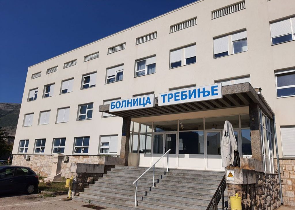 Haos u Trebinju: Ispred bolnice eksplodirala naprava ručne izrade s tajmerom