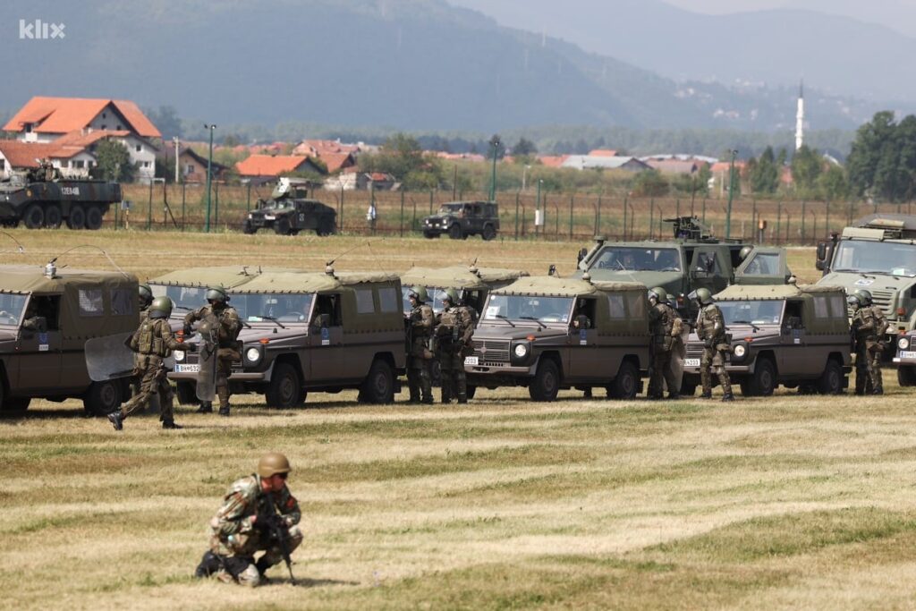 Pogledajte EUFOR-ovu vježbu u bazi Butmir kod Sarajeva: Korišteni transporteri, ali i letjelice Pogledajte EUFOR-ovu vježbu u bazi Butmir kod Sarajeva: Korišteni transporteri, ali i letjelice