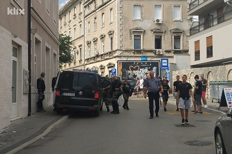 Navijači Veleža i Željezničara izazvali nerede na ulicama Mostara, ima i povrijeđenih