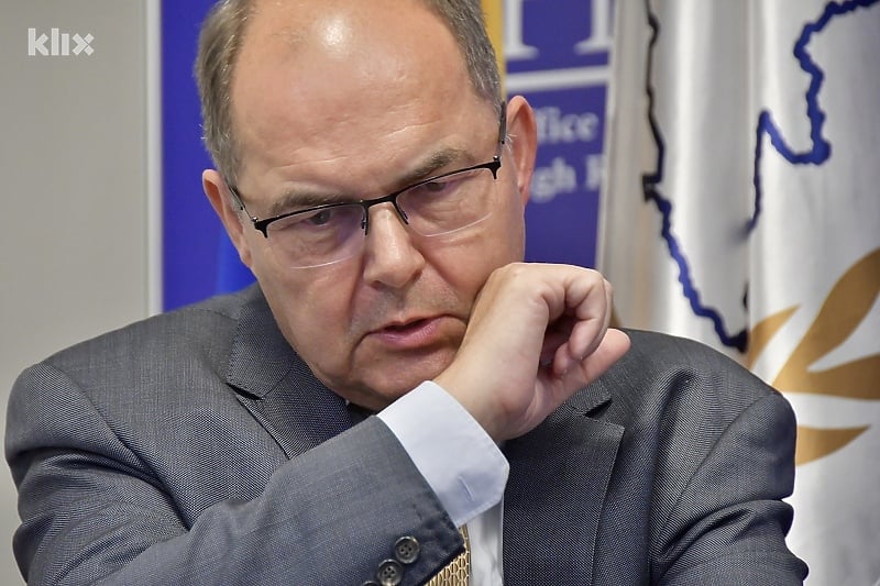 OHR: Schmidt je odlučio da ne učestvuje u orkestriranoj predstavi u Banjoj Luci, treba rješavati realne probleme