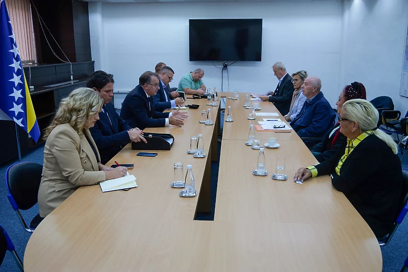 Nikšić obećao da će se sistemski riješiti finansiranje liječenja teško oboljelih