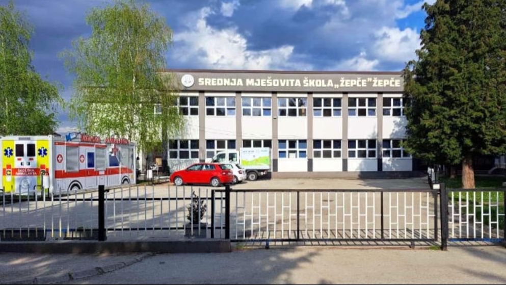 Drama u Žepču: Učenik srednje škole na času prijetio pištoljem profesorici