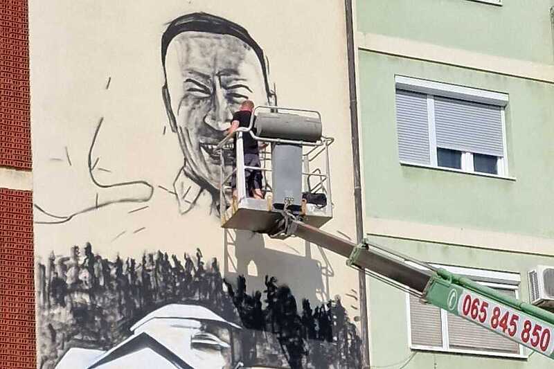 Pored Osnovne škole "Sveti Sava" u Bijeljini podignut mural jednom od ubijenih napadača na Kosovu