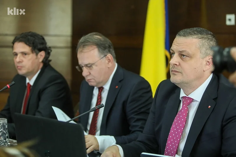 Iz Vlade FBiH traže dokaze o opravdanosti visokih plata direktora javnih institucija i agencija