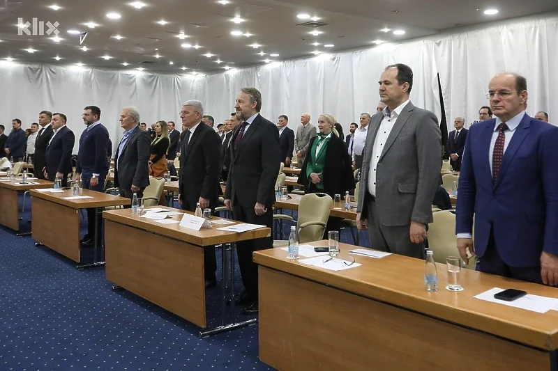 SDA bira novo rukovodstvo stranke, ali predsjednik ostaje stari