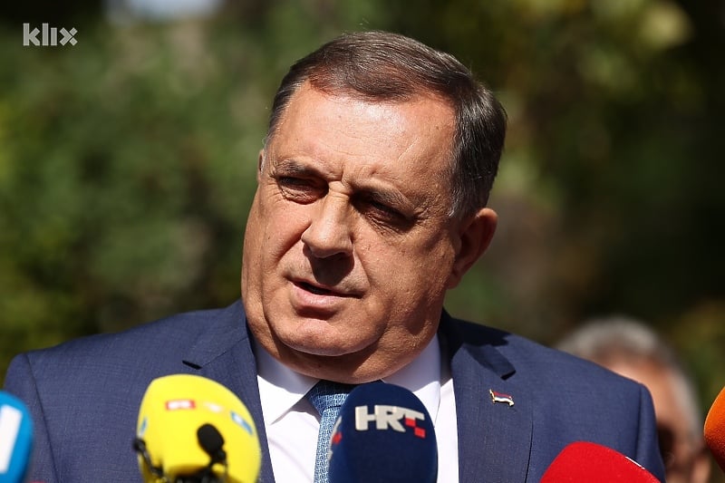 Dodik iskazao nepoštovanje prema Sudu BiH, odbio ustati te poručio kako ne razumije optužnicu