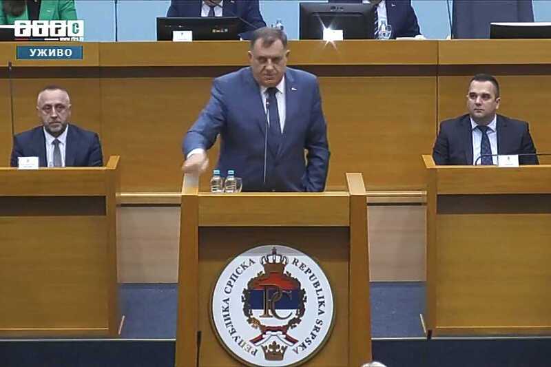 Dodik: Osim Bošnjaka, neka je proklet svaki Srbin koji ne podrži veto Cvijanović