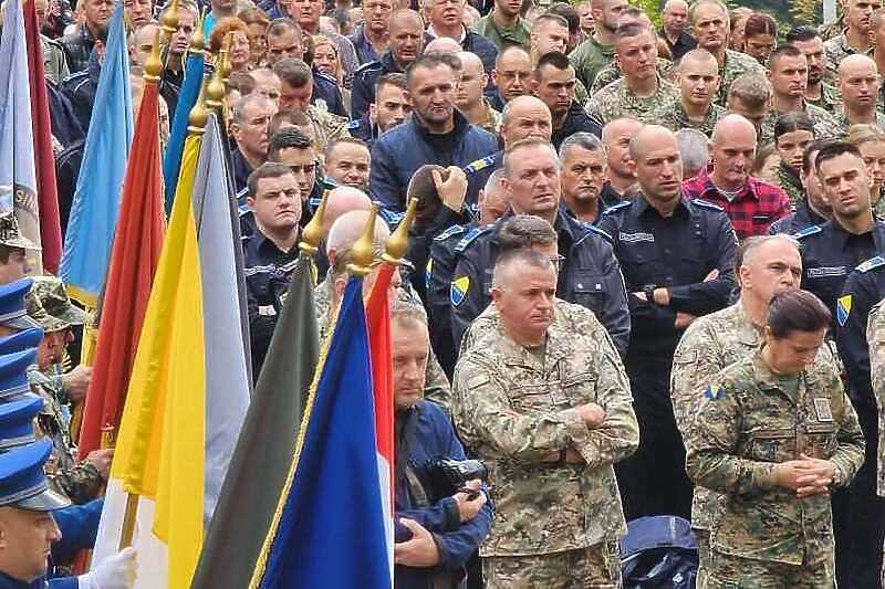 Zenička policija pokrenula unutrašnju istragu nakon pjesme "Herceg-Bosno srce ponosno" na Bobovcu