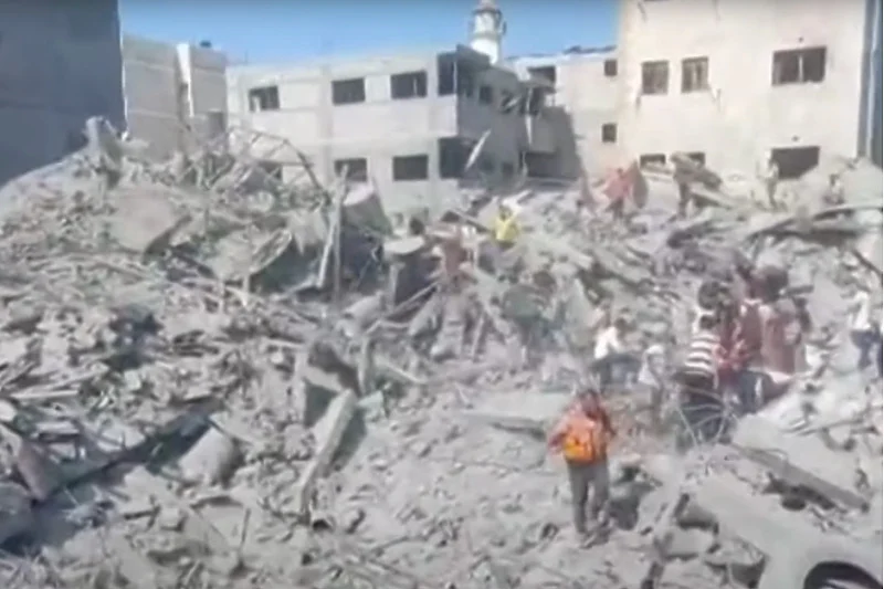 Izraelska vojska ponovo pogodila izbjeglički kamp u Pojasu Gaze, stotine zakopane u ruševinama