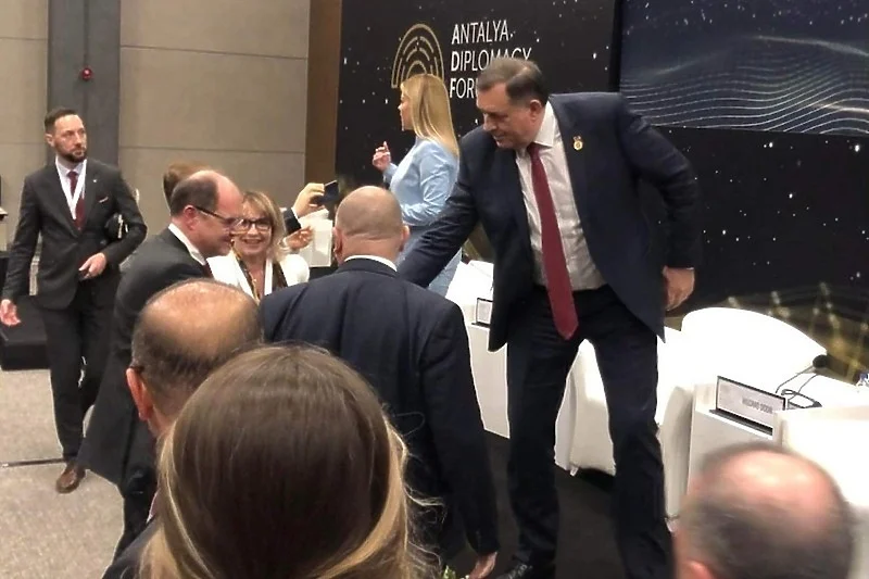 Crnadak tvrdi: Dodik i Schmidt su se sastali i postigli čvrst dogovor, detalji sutra u 15:30